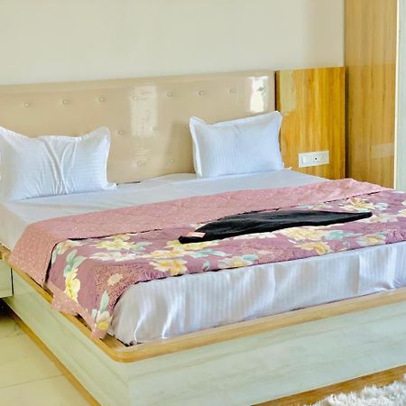 The Silver Tulip Hotel Ludhiana Buitenkant foto