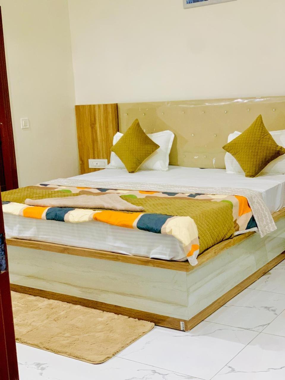 The Silver Tulip Hotel Ludhiana Buitenkant foto